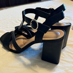 Kelly & Katie Gracia Sandal